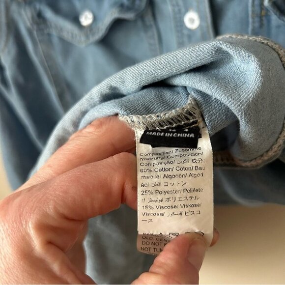 Shein Light Wash Blue Denim Button Down Long Sleeve Shirt Women’s Size Small - Picture 4 of 6
